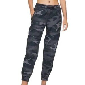 Artizia TNA Alix Grey Camo Jogger Pants